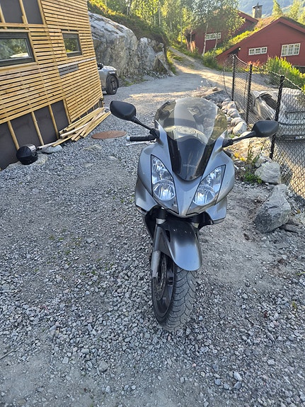 Honda VFR 800 2 of 6