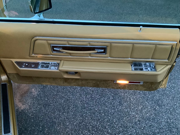 Lincoln Continental 18 of 30