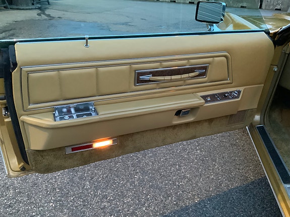 Lincoln Continental 19 of 30
