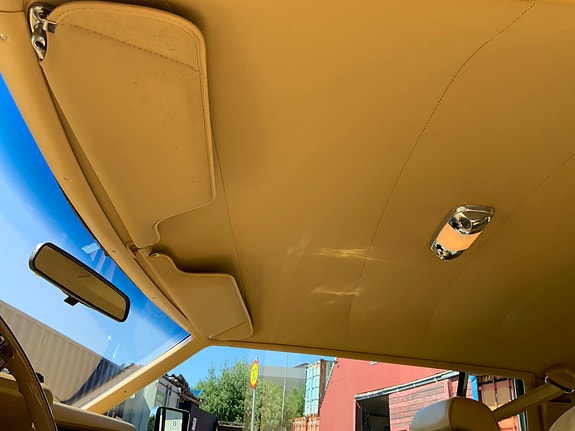 Lincoln Continental 24 of 30
