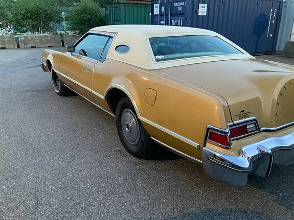 Lincoln Continental 9 of 30
