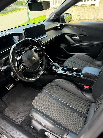 Peugeot e-208 12 of 30
