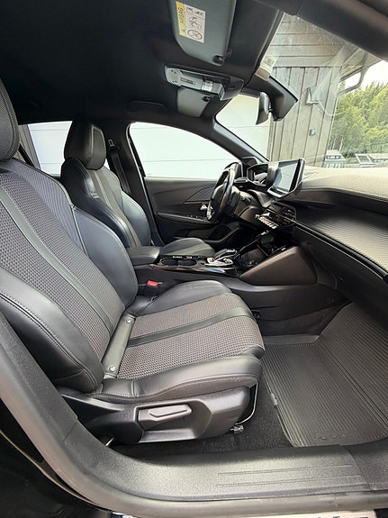 Peugeot e-208 24 of 30