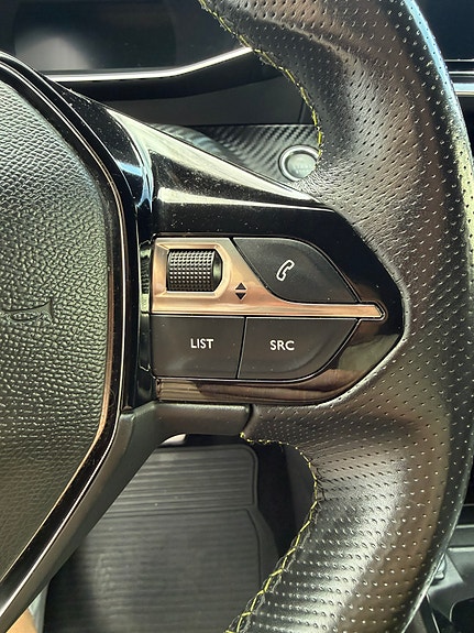 Peugeot e-208 30 of 30