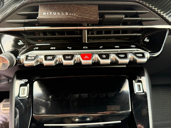 Peugeot e-208 28 of 30