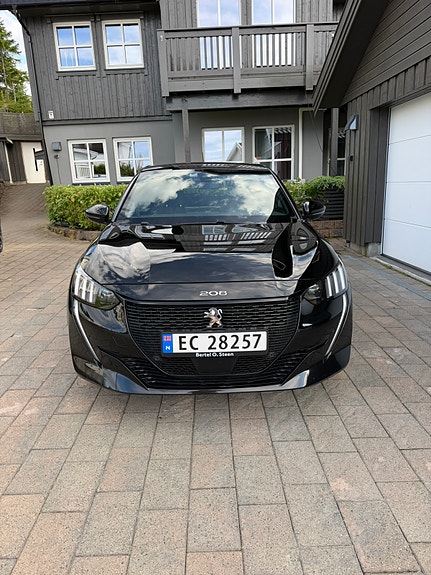 Peugeot e-208 2 of 30