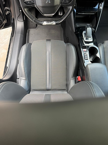 Peugeot e-208 13 of 30