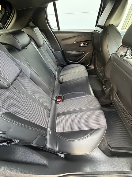 Peugeot e-208 18 of 30