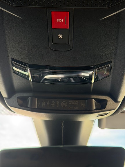 Peugeot e-208 23 of 30