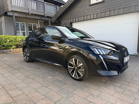 Peugeot e-208 3 of 30