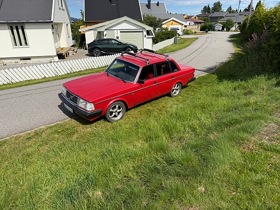 Volvo 240 2 of 2