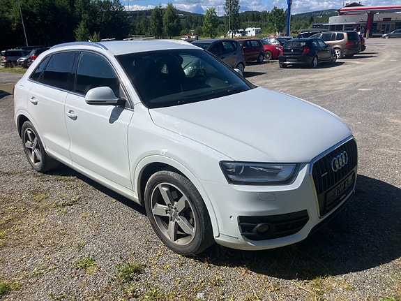 Audi Q3 2 of 5