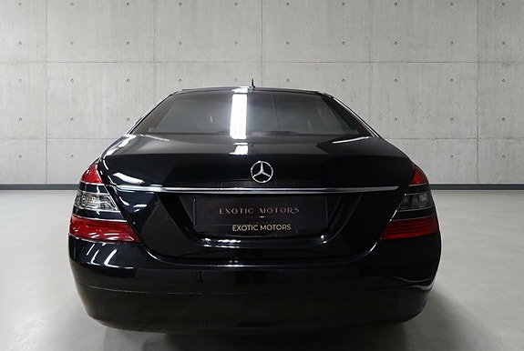 Mercedes-Benz S500 4 of 5