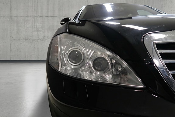 Mercedes-Benz S500 5 of 5