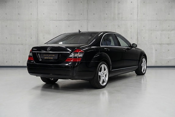 Mercedes-Benz S500 3 of 5