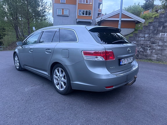 Toyota Avensis 3 of 5