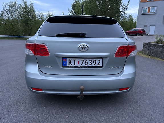 Toyota Avensis 4 of 5
