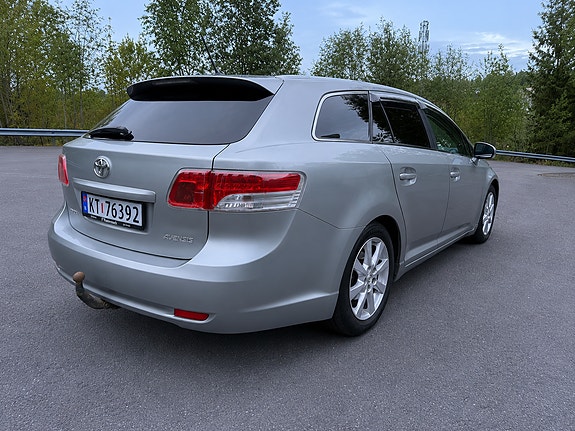 Toyota Avensis 5 of 5