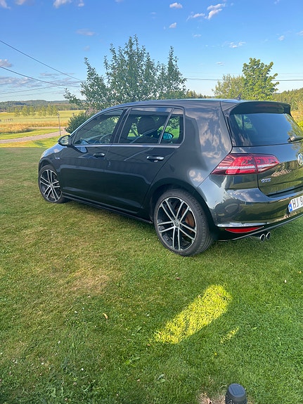 Volkswagen Golf VII 4 of 5
