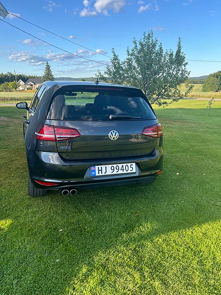 Volkswagen Golf VII 2 of 5