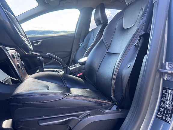 Volvo V40 Cross Country 13 of 23