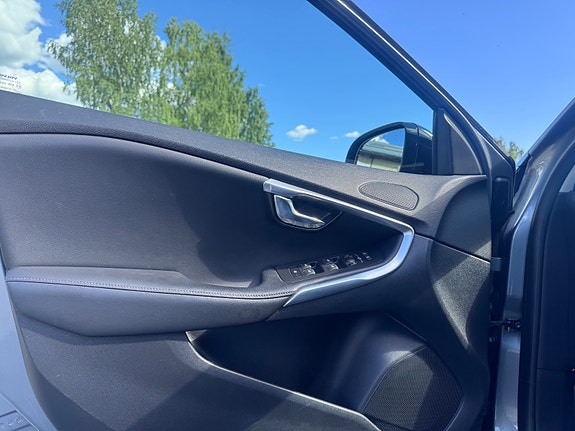 Volvo V40 Cross Country 10 of 23