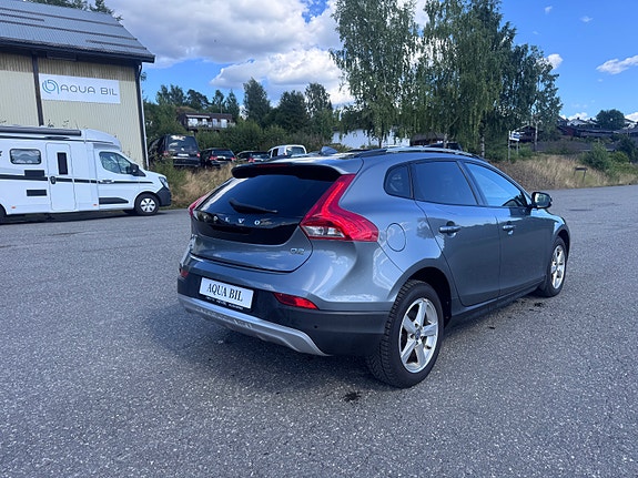 Volvo V40 Cross Country 7 of 23