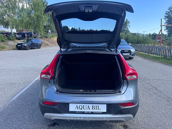 Volvo V40 Cross Country 9 of 23