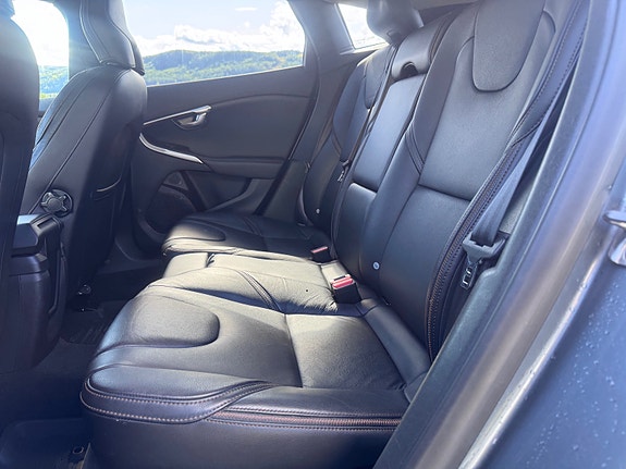 Volvo V40 Cross Country 12 of 23