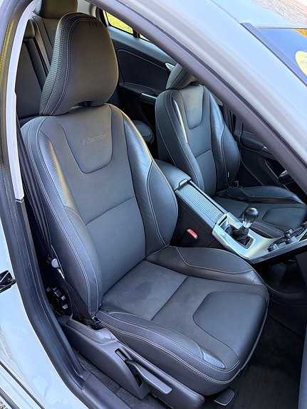 Volvo S60 24 of 29
