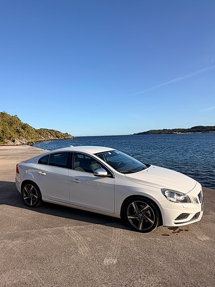Volvo S60 2 of 5