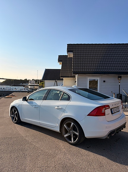 Volvo S60 4 of 5