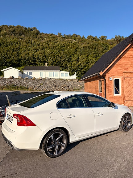 Volvo S60 8 of 29