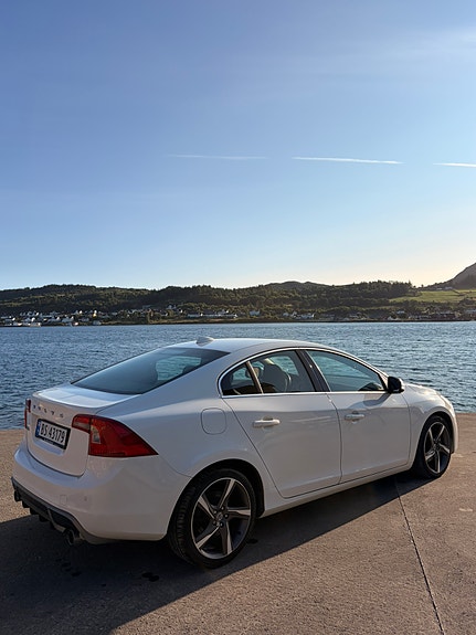 Volvo S60 3 of 5