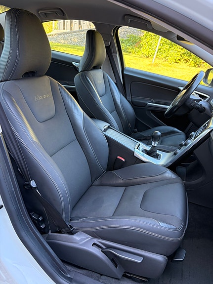 Volvo S60 25 of 29