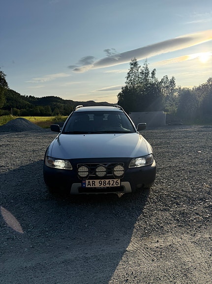 Volvo XC70 2 of 5