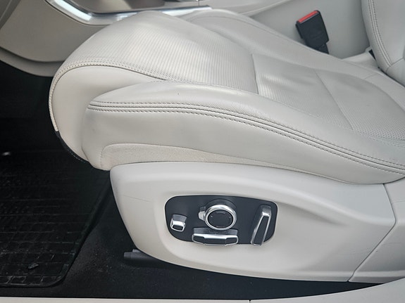 Jaguar I-PACE 15 of 30
