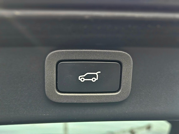 Jaguar I-PACE 25 of 30