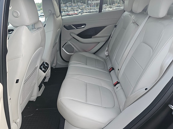 Jaguar I-PACE 16 of 30