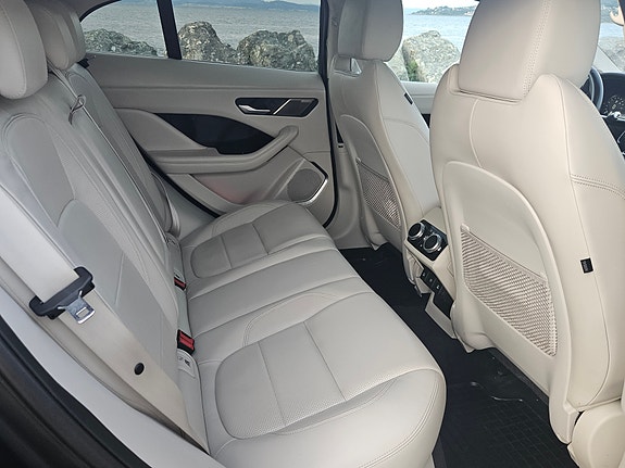 Jaguar I-PACE 21 of 30