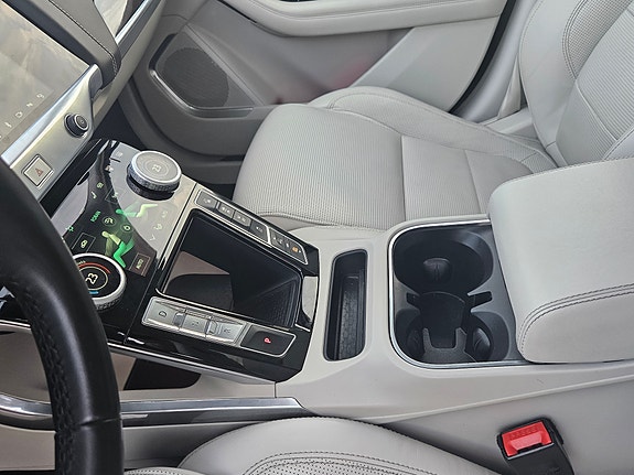 Jaguar I-PACE 13 of 30
