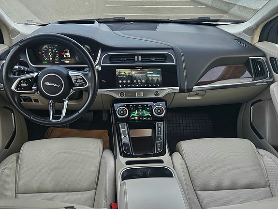 Jaguar I-PACE 19 of 30