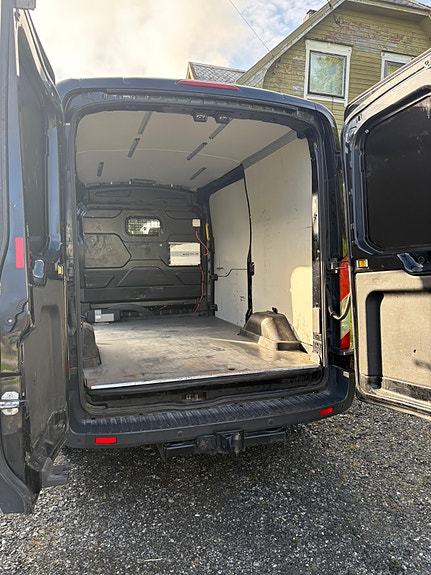 Ford Transit 350 L2 Van 7 of 19