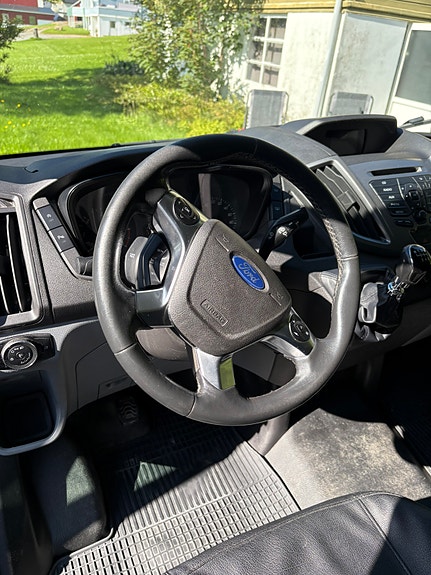 Ford Transit 350 L2 Van 17 of 19