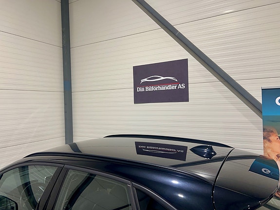BMW 225xe 12 of 30