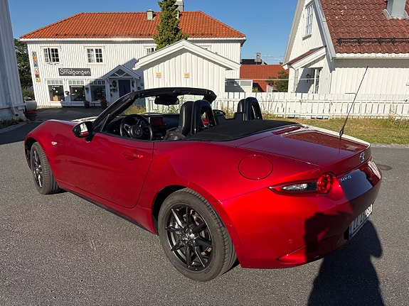 Mazda MX-5 4 of 5