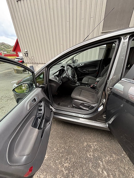 Ford Fiesta 13 of 18