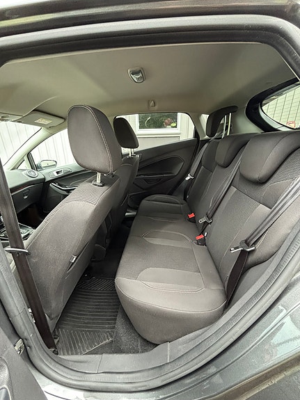 Ford Fiesta 14 of 18