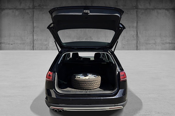 Volkswagen Golf Alltrack 8 of 20