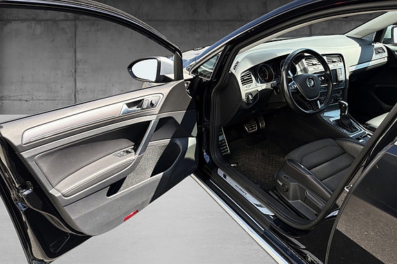 Volkswagen Golf Alltrack 9 of 20